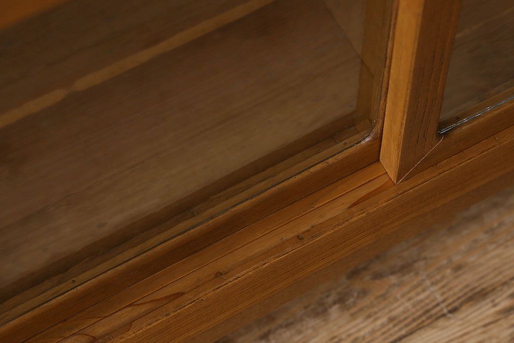 レトロ家具　総桐材　気泡ガラス入り　脚付き　昭和レトロのローボード(収納棚・本箱・ブックケース)