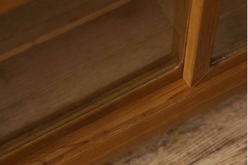 レトロ家具　総桐材　気泡ガラス入り　脚付き　昭和レトロのローボード(収納棚・本箱・ブックケース)