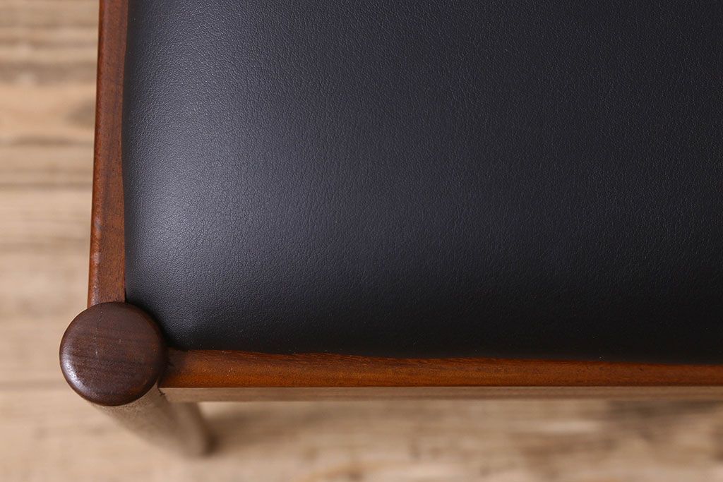 北欧家具　G-PLAN(ジープラン)　チーク材　 シックな色合いのチェア(椅子・ダイニングチェア・ワークチェア)(1)