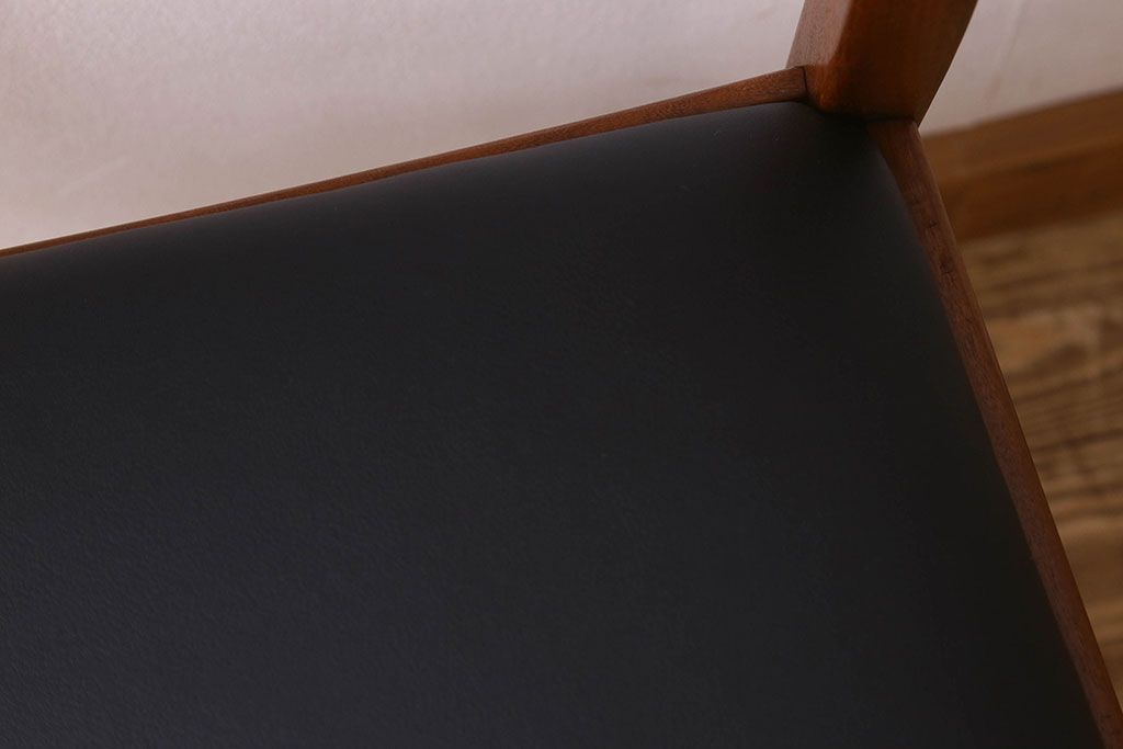 北欧家具　G-PLAN(ジープラン)　チーク材　 シックな色合いのチェア(椅子・ダイニングチェア・ワークチェア)(1)