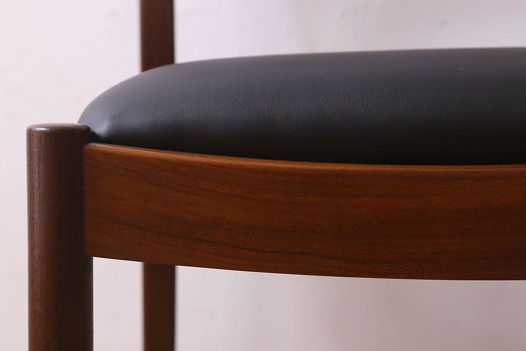 北欧家具　G-PLAN(ジープラン)　チーク材　 シックな色合いのチェア(椅子・ダイニングチェア・ワークチェア)(1)