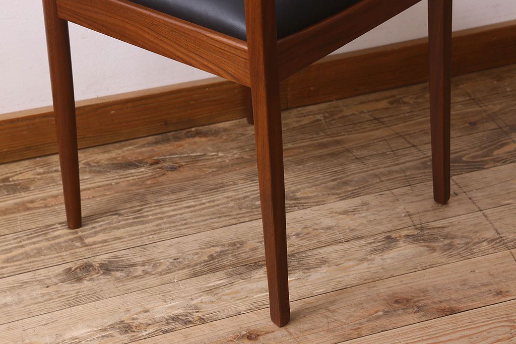 北欧家具　G-PLAN(ジープラン)　チーク材　 シックな色合いのチェア(椅子・ダイニングチェア・ワークチェア)(1)