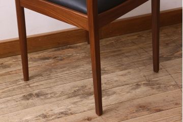 北欧家具　G-PLAN(ジープラン)　チーク材　 シックな色合いのチェア(椅子・ダイニングチェア・ワークチェア)(1)