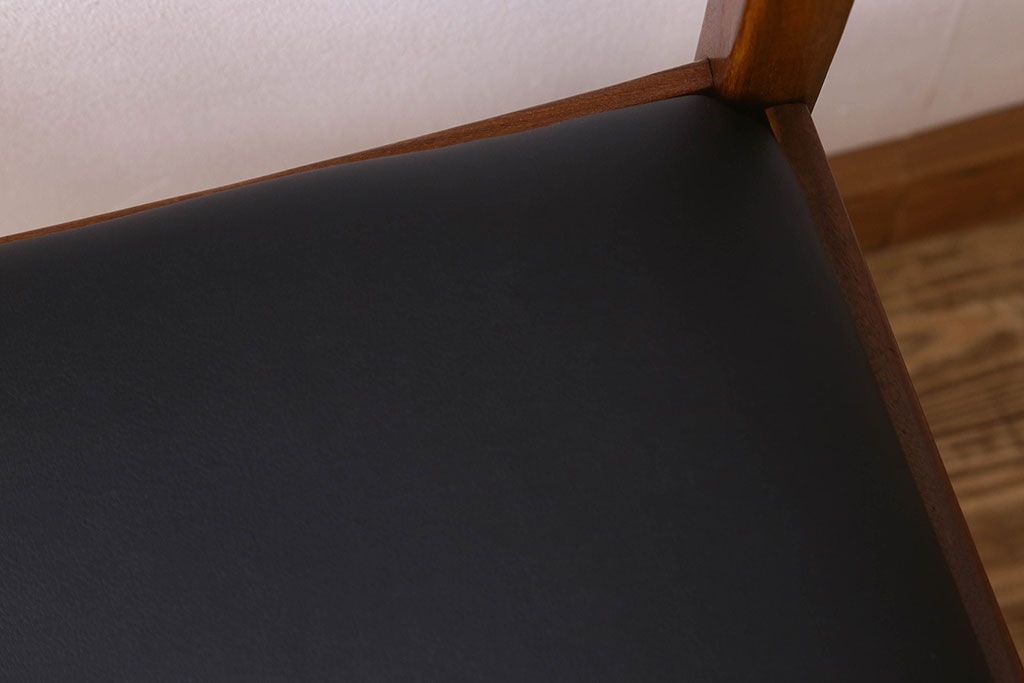 北欧家具　G-PLAN(ジープラン)　チーク材　 シックな色合いのチェア(椅子・ダイニングチェア・ワークチェア)(2)