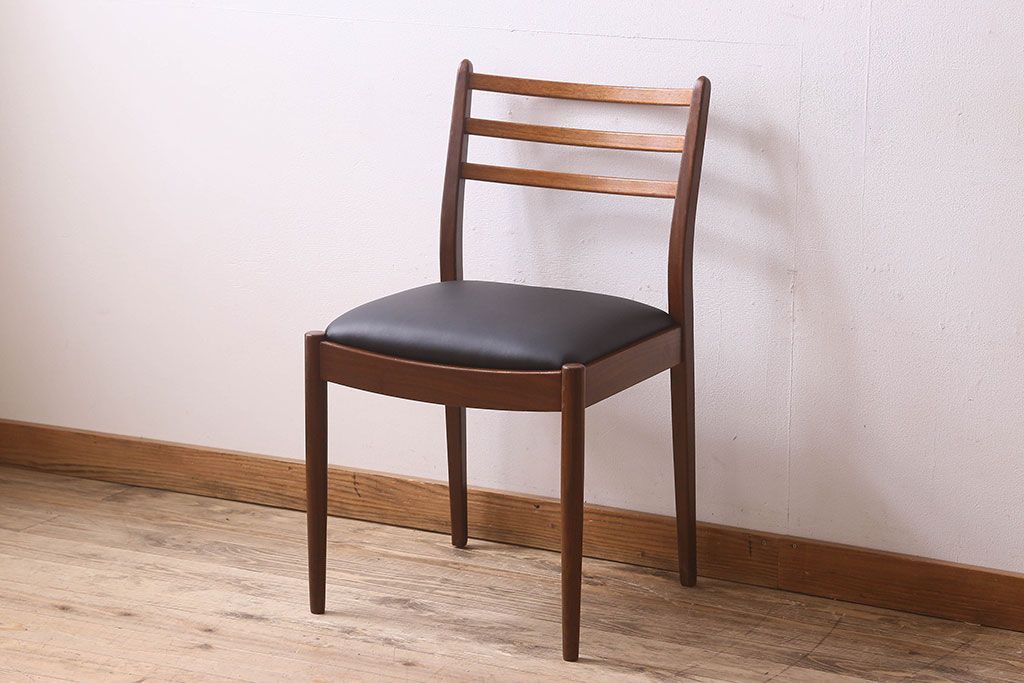 北欧家具　G-PLAN(ジープラン)　チーク材　 シックな色合いのチェア(椅子・ダイニングチェア・ワークチェア)