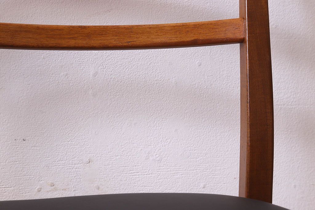 北欧家具　G-PLAN(ジープラン)　チーク材　 シックな色合いのチェア(椅子・ダイニングチェア・ワークチェア)