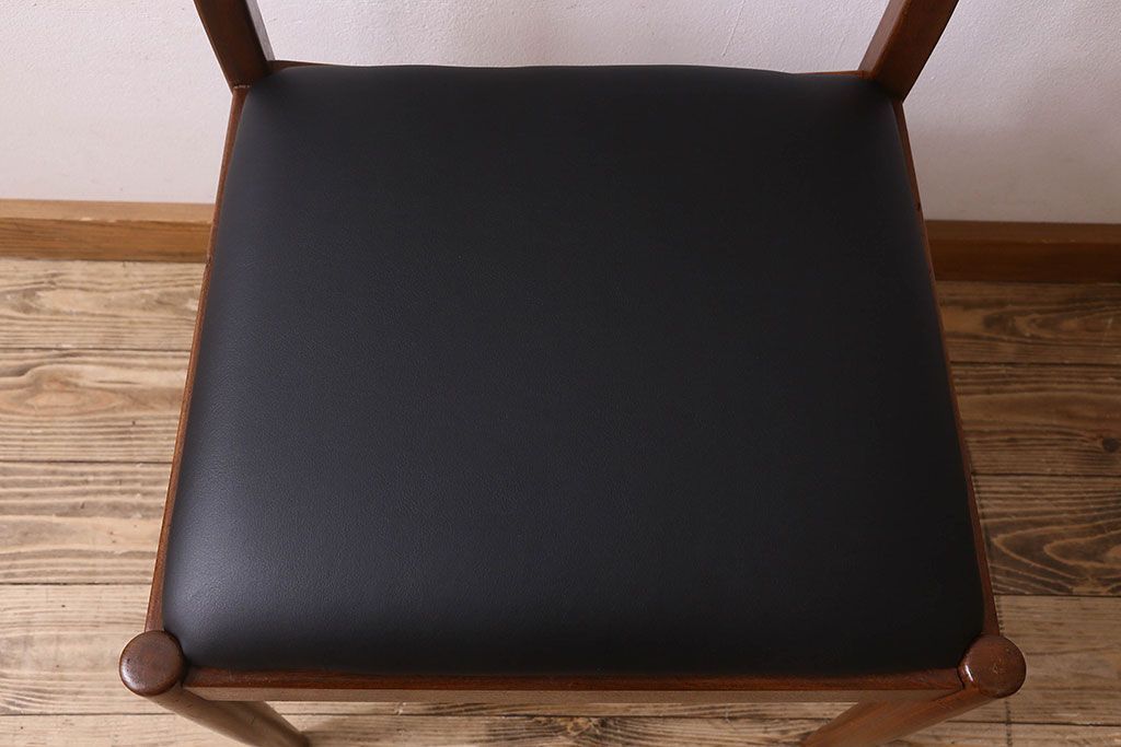 北欧家具　G-PLAN(ジープラン)　チーク材　 シックな色合いのチェア(椅子・ダイニングチェア・ワークチェア)