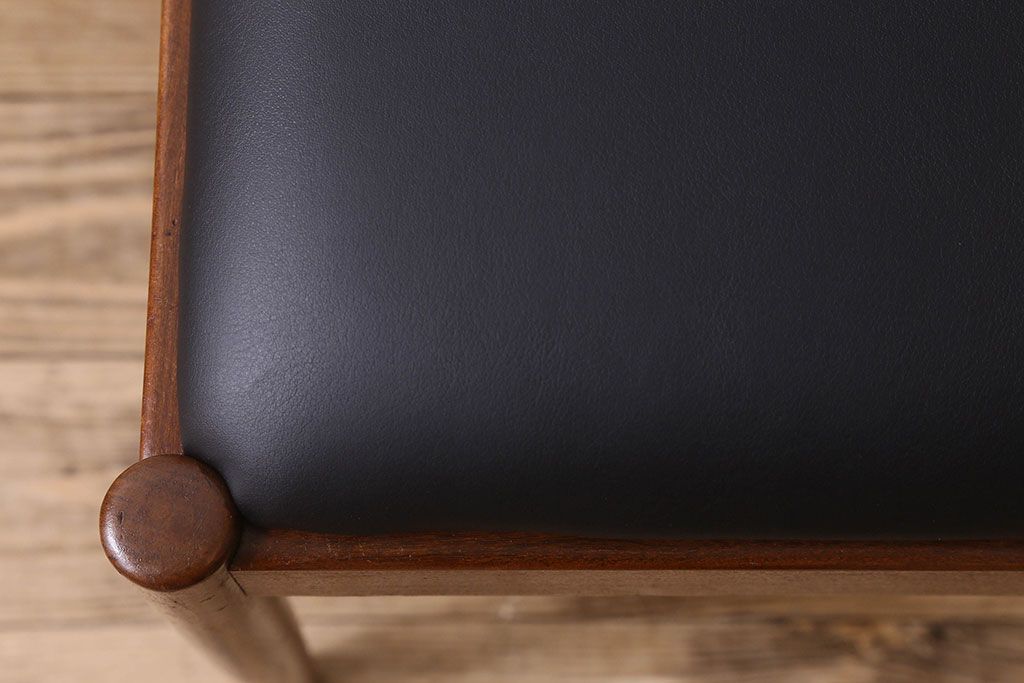 北欧家具　G-PLAN(ジープラン)　チーク材　 シックな色合いのチェア(椅子・ダイニングチェア・ワークチェア)