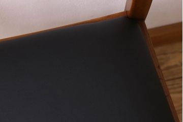 北欧家具　G-PLAN(ジープラン)　チーク材　 シックな色合いのチェア(椅子・ダイニングチェア・ワークチェア)