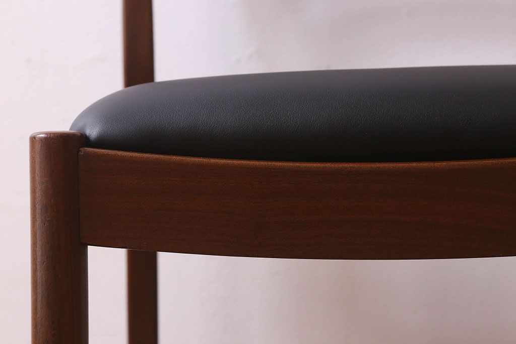 北欧家具　G-PLAN(ジープラン)　チーク材　 シックな色合いのチェア(椅子・ダイニングチェア・ワークチェア)