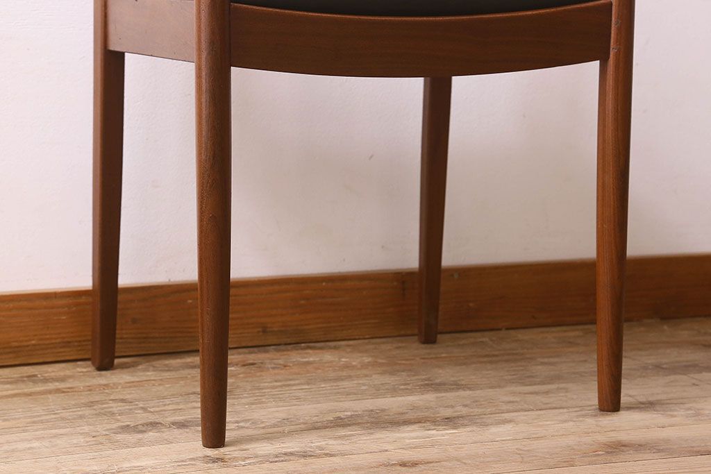 北欧家具　G-PLAN(ジープラン)　チーク材　 シックな色合いのチェア(椅子・ダイニングチェア・ワークチェア)