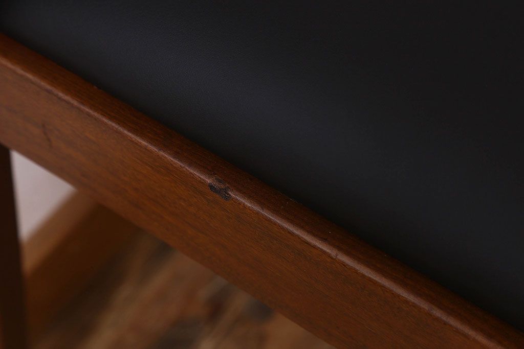 北欧家具　G-PLAN(ジープラン)　チーク材　 シックな色合いのチェア(椅子・ダイニングチェア・ワークチェア)