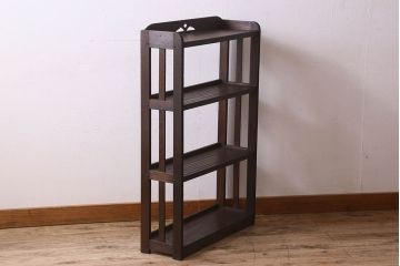 レトロ家具　昭和レトロ　ラワン材　透かし彫り入りの上品な本棚(飾り棚、ディスプレイラック)