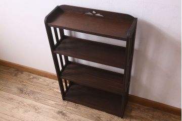 レトロ家具　昭和レトロ　ラワン材　透かし彫り入りの上品な本棚(飾り棚、ディスプレイラック)