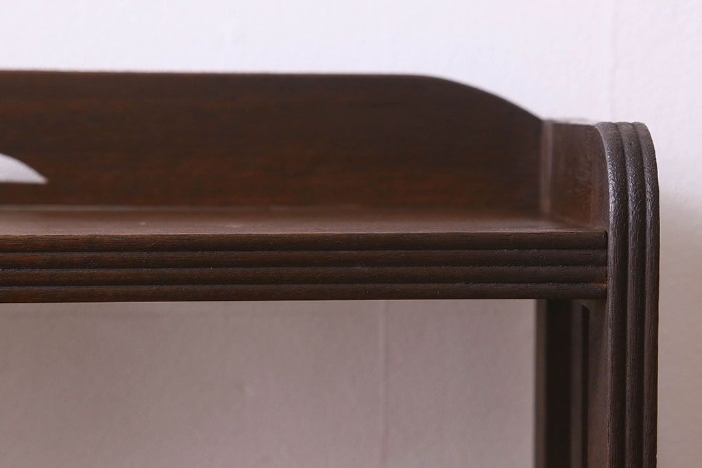 レトロ家具 昭和レトロ ラワン材 透かし彫り入りの上品な本棚(飾り棚、ディスプレイラック)