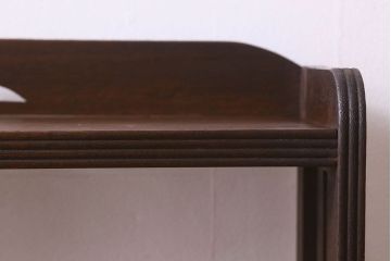 レトロ家具 昭和レトロ ラワン材 透かし彫り入りの上品な本棚(飾り棚、ディスプレイラック)