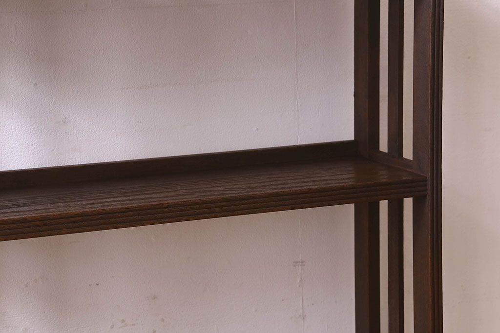 レトロ家具 昭和レトロ ラワン材 透かし彫り入りの上品な本棚(飾り棚、ディスプレイラック)