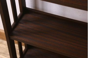 レトロ家具 昭和レトロ ラワン材 透かし彫り入りの上品な本棚(飾り棚、ディスプレイラック)