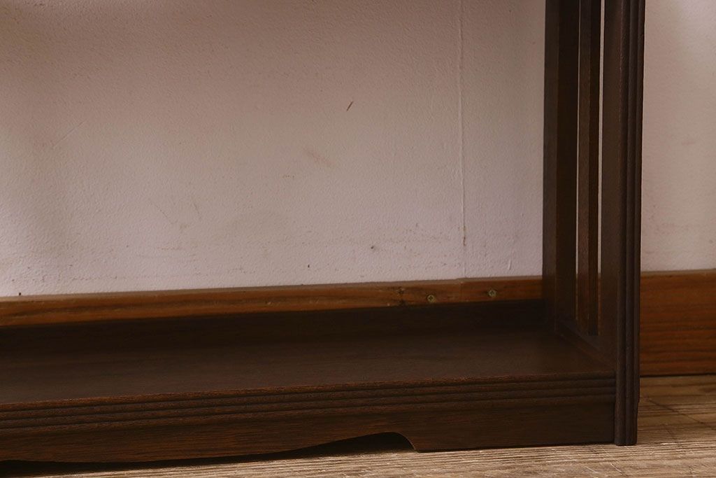 レトロ家具 昭和レトロ ラワン材 透かし彫り入りの上品な本棚(飾り棚、ディスプレイラック)