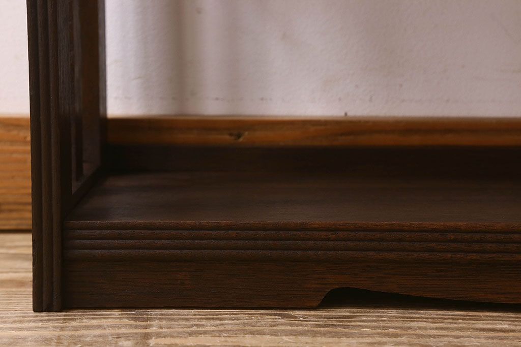 レトロ家具 昭和レトロ ラワン材 透かし彫り入りの上品な本棚(飾り棚、ディスプレイラック)