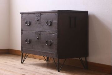 アンティーク家具　和製アンティーク　鉄脚付き!前面桐材の時代箪笥ローボード(ローチェスト、引き出し、衣装箪笥、テ  レビ台)