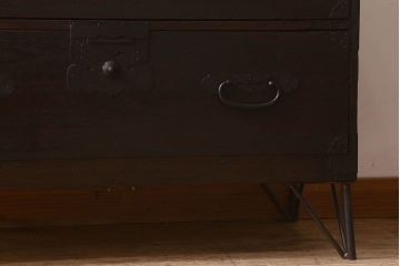 アンティーク家具　和製アンティーク　鉄脚付き!前面桐材の時代箪笥ローボード(ローチェスト、引き出し、衣装箪笥、テ  レビ台)