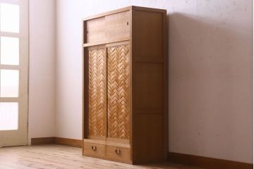 アンティーク家具　和モダン　1970年頃　明るい木肌が印象的な茶水屋(置き水屋、戸棚、収納棚)