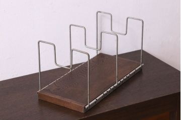 アンティーク雑貨　昭和レトロ　仕切りの金具が調節できる便利なブックスタンド(本立て)