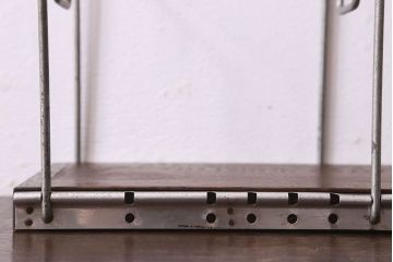 アンティーク雑貨　昭和レトロ　仕切りの金具が調節できる便利なブックスタンド(本立て)