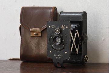 アンティーク雑貨　ドイツ製　クラシックカメラ　ケース付き　Contessa Nettel Piccolette(コンテッサネッテル　ピコレット)　蛇腹カメラ