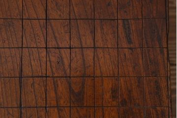 アンティーク雑貨　古民芸　欅材のみで作られた重厚な将棋盤(花台、飾り台)