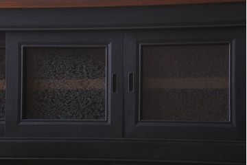 アンティーク家具　和製アンティーク　天板栗材　人気の結霜ガラスが使用されたモダンなペイント戸棚(水屋箪笥、収納棚、食器棚、本箱)
