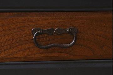 アンティーク家具　和製アンティーク　天板栗材　人気の結霜ガラスが使用されたモダンなペイント戸棚(水屋箪笥、収納棚、食器棚、本箱)