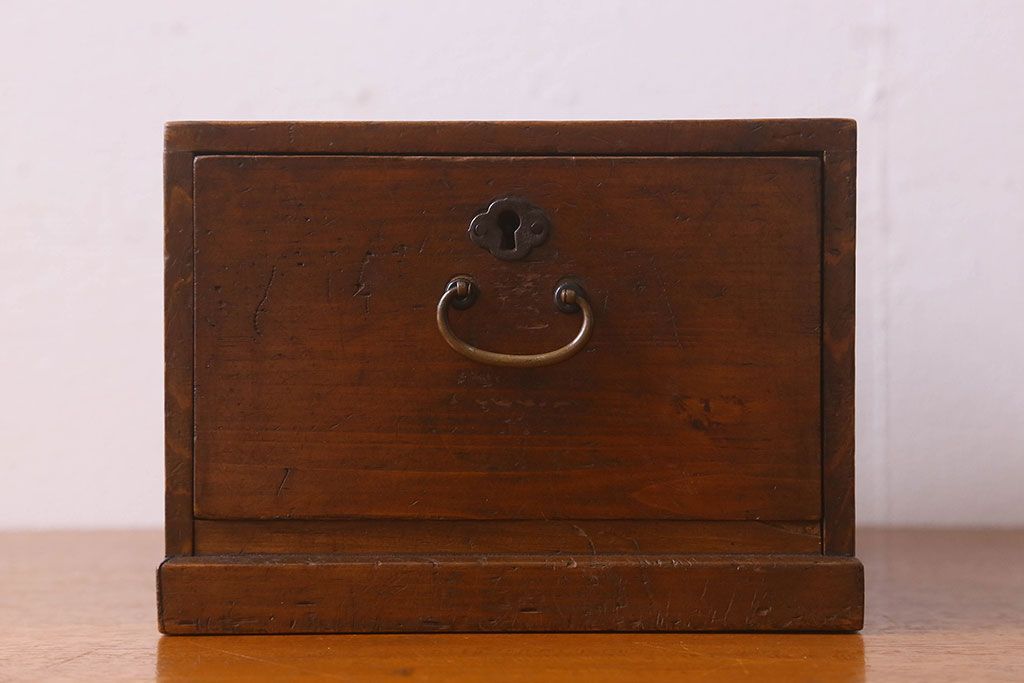アンティーク雑貨　和製アンティーク　古い檜材や銅金具の質感が味のある小引き出し(小物入れ、小物収納)