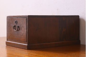 アンティーク雑貨　和製アンティーク　古い檜材や銅金具の質感が味のある小引き出し(小物入れ、小物収納)