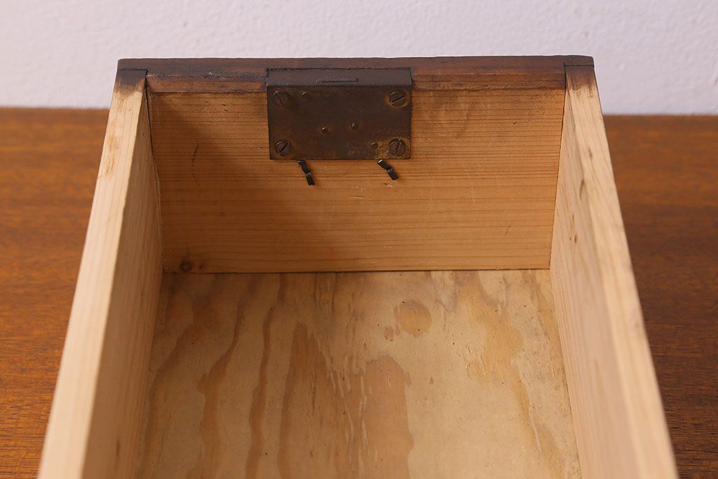 アンティーク雑貨　和製アンティーク　古い檜材や銅金具の質感が味のある小引き出し(小物入れ、小物収納)