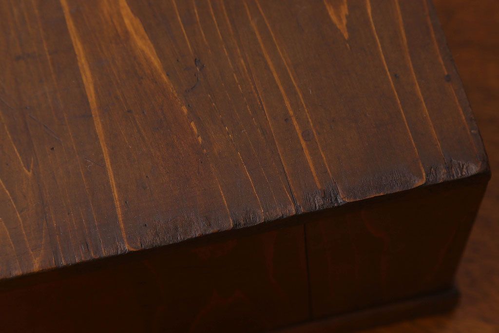 アンティーク雑貨　和製アンティーク　古い檜材や銅金具の質感が味のある小引き出し(小物入れ、小物収納)