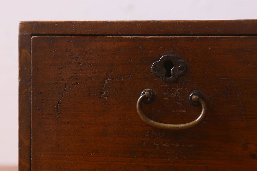 アンティーク雑貨　和製アンティーク　古い檜材や銅金具の質感が味のある小引き出し(小物入れ、小物収納)