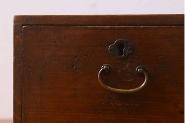 アンティーク雑貨　和製アンティーク　古い檜材や銅金具の質感が味のある小引き出し(小物入れ、小物収納)