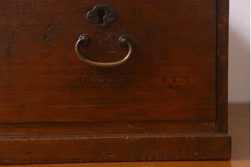 アンティーク雑貨　和製アンティーク　古い檜材や銅金具の質感が味のある小引き出し(小物入れ、小物収納)