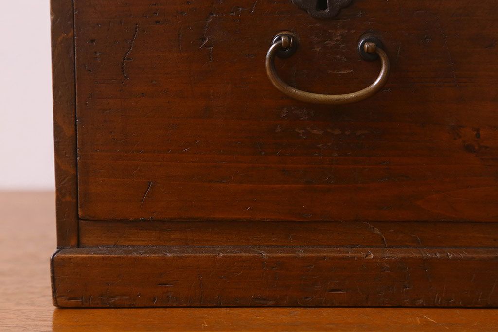 アンティーク雑貨　和製アンティーク　古い檜材や銅金具の質感が味のある小引き出し(小物入れ、小物収納)