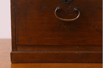 アンティーク雑貨　和製アンティーク　古い檜材や銅金具の質感が味のある小引き出し(小物入れ、小物収納)