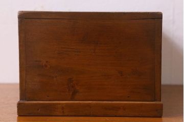 アンティーク雑貨　和製アンティーク　古い檜材や銅金具の質感が味のある小引き出し(小物入れ、小物収納)