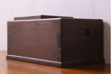 アンティーク雑貨　和製アンティーク　ケヤキ材のみで作られた上質な煙草盆(木製火鉢、植木鉢)