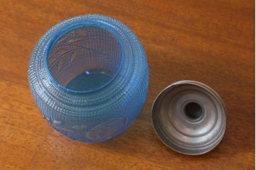 アンティーク雑貨　昭和レトロ　爽やかな色合いが素敵な蓋付きガラス瓶(ビン)