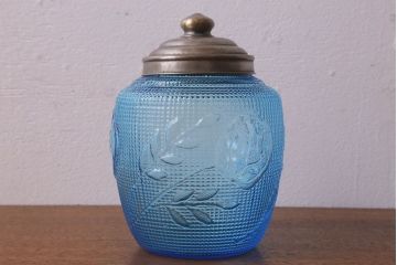 アンティーク雑貨　昭和レトロ　爽やかな色合いが素敵な蓋付きガラス瓶(ビン)