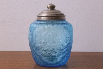 アンティーク雑貨　昭和レトロ　爽やかな色合いが素敵な蓋付きガラス瓶(ビン)