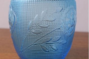 アンティーク雑貨　昭和レトロ　爽やかな色合いが素敵な蓋付きガラス瓶(ビン)