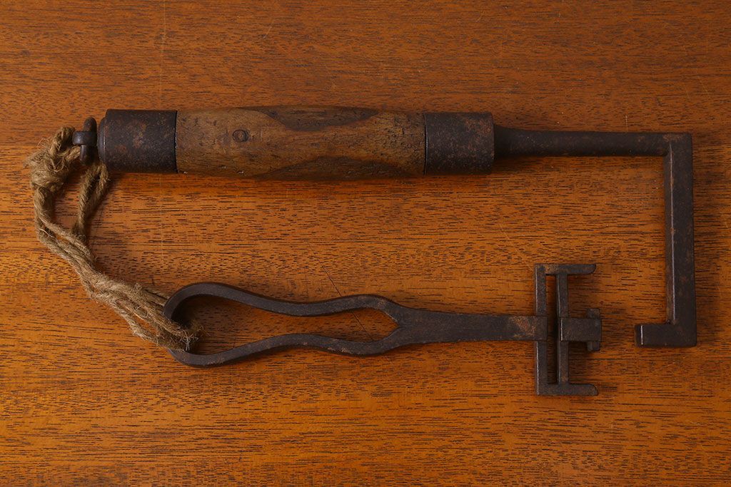 アンティーク雑貨　和製アンティーク　明治期の古い蔵戸の鉤(鍵)