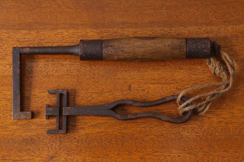 アンティーク雑貨　和製アンティーク　明治期の古い蔵戸の鉤(鍵)